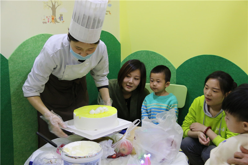 BBunion国际早教邯郸中心活动花絮：4月萌宝生日会
